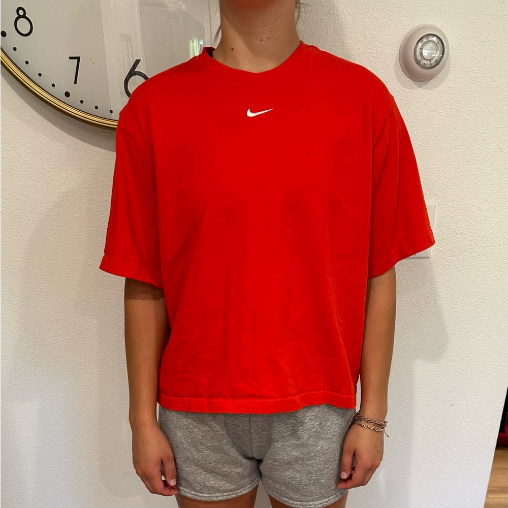 NIKE Cropped Boxy Loose Fit Tee Sz L NEW